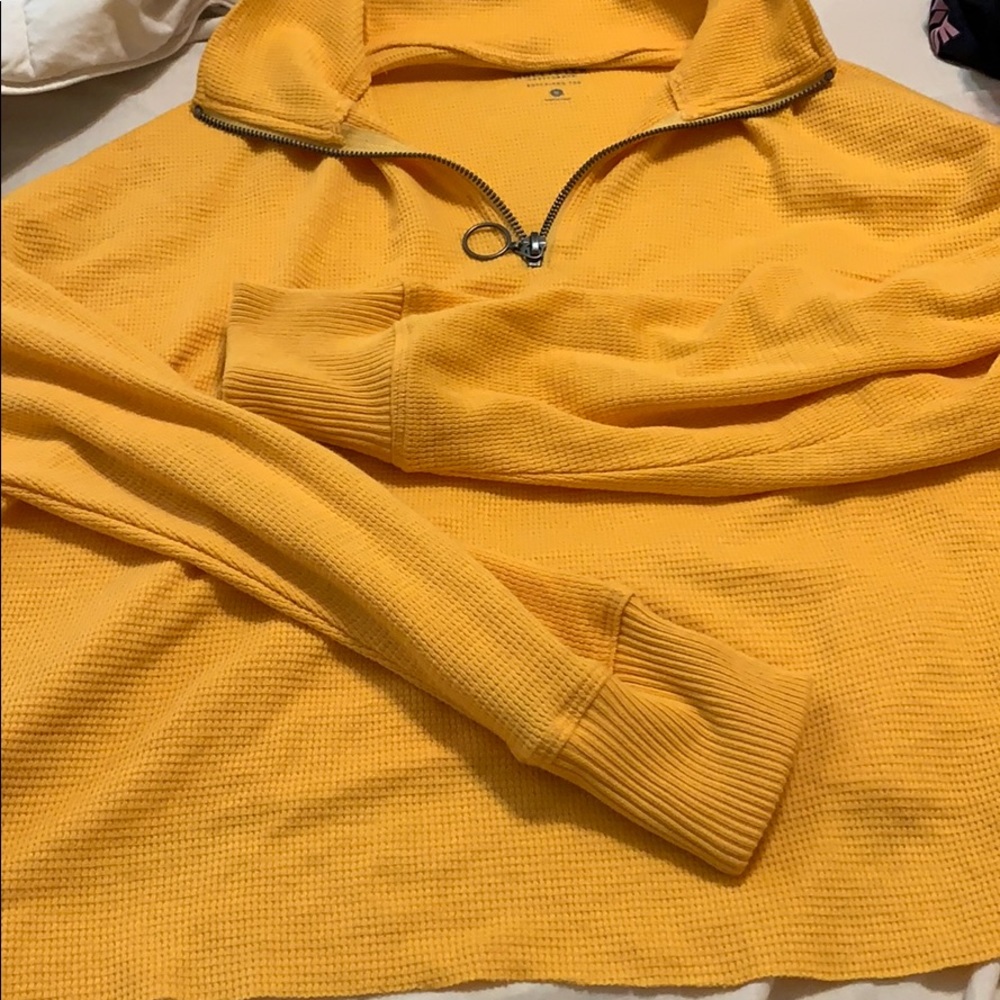 slightly cropped hollister collard boyfriend tee